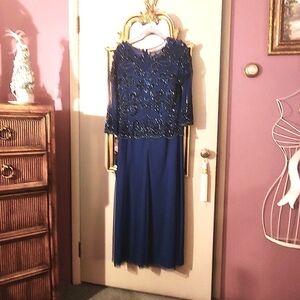 OLEG CASSINI FORMAL DRESS SIZE IO,great for mother  of bride  or groom.